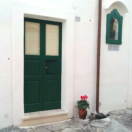 Kamares